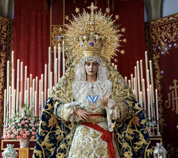 Tocamos corazones con el amor de María